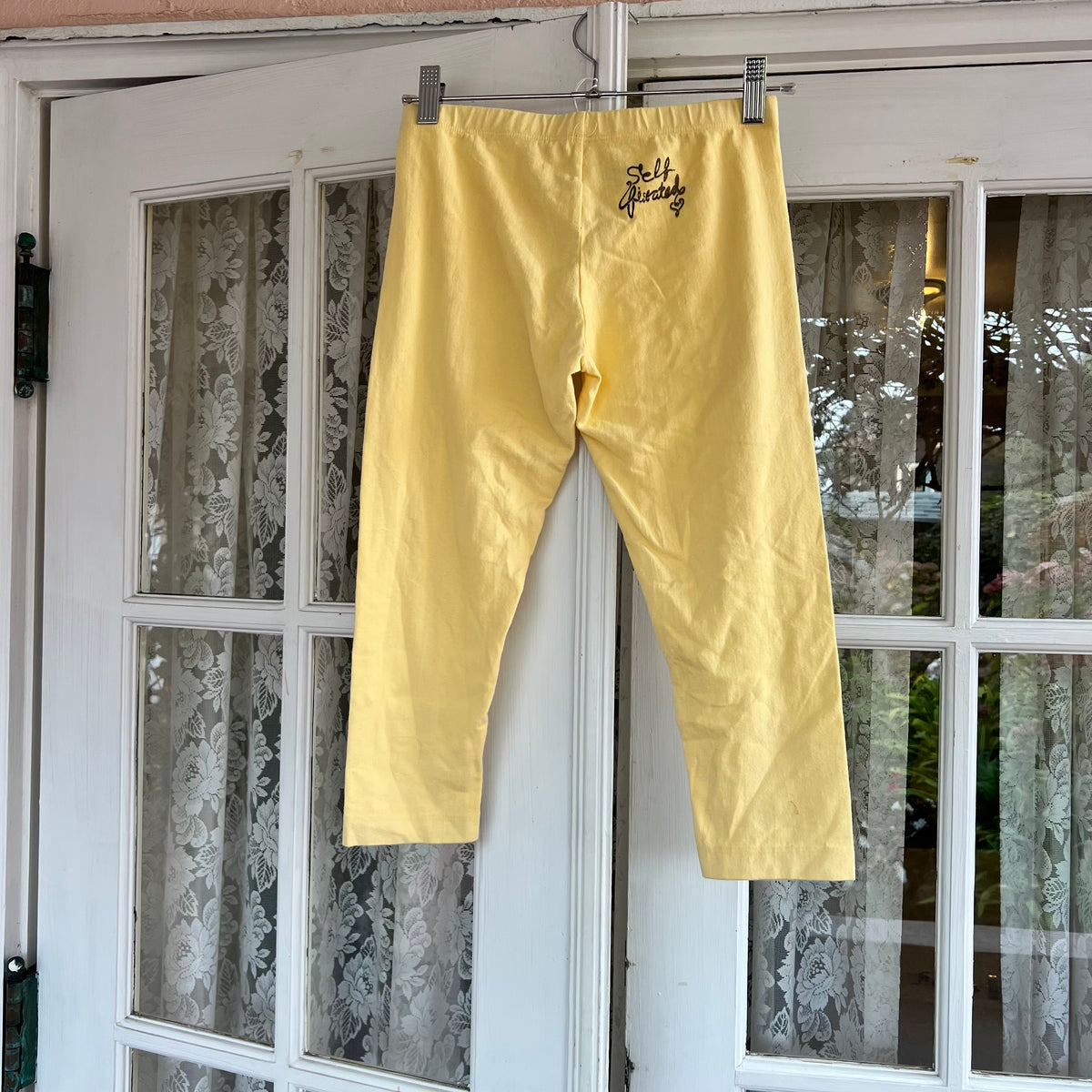 Apple leggings - M (RUNS SMALL)