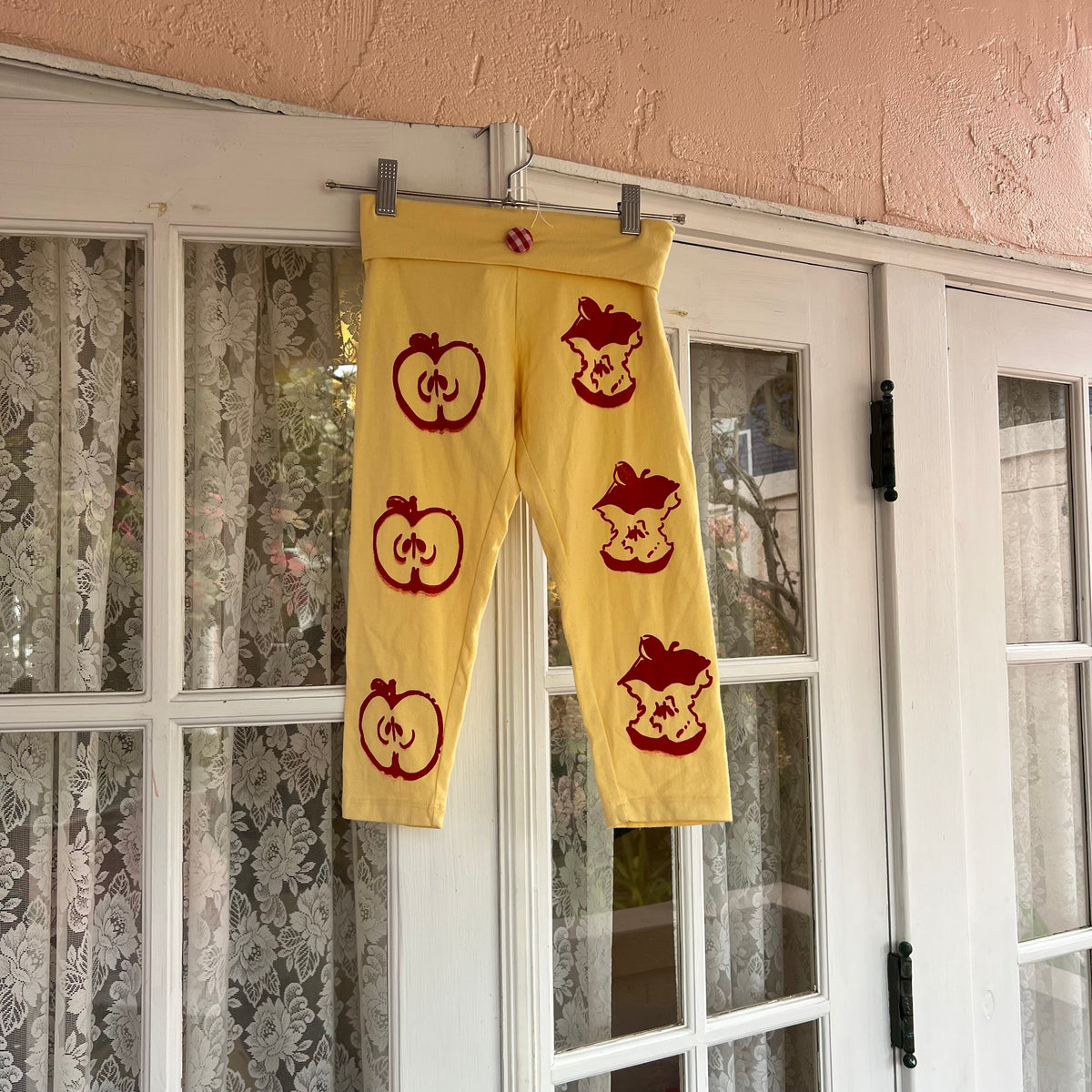 Apple leggings - XS (RUNS SMALL)