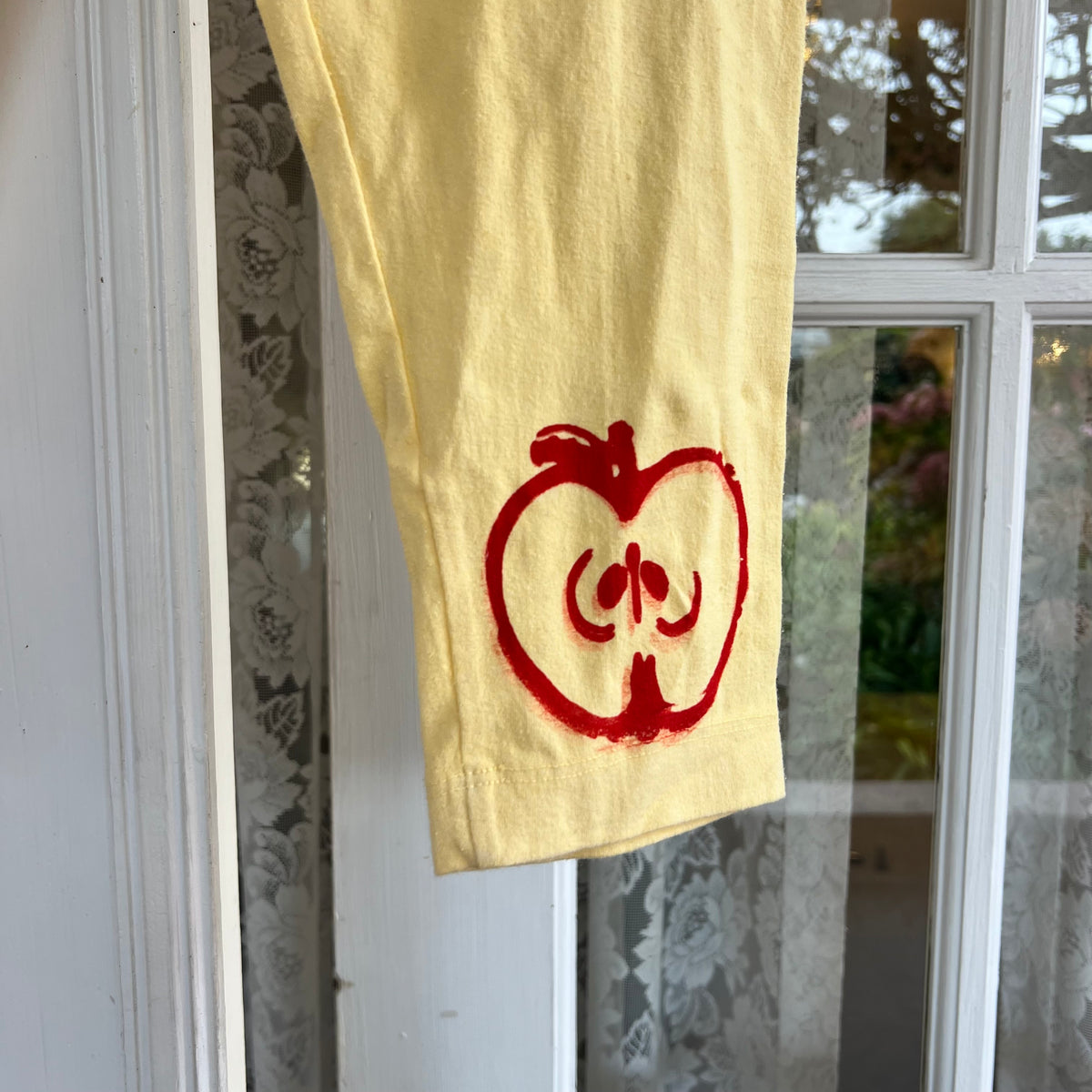 Apple leggings - M (RUNS SMALL)