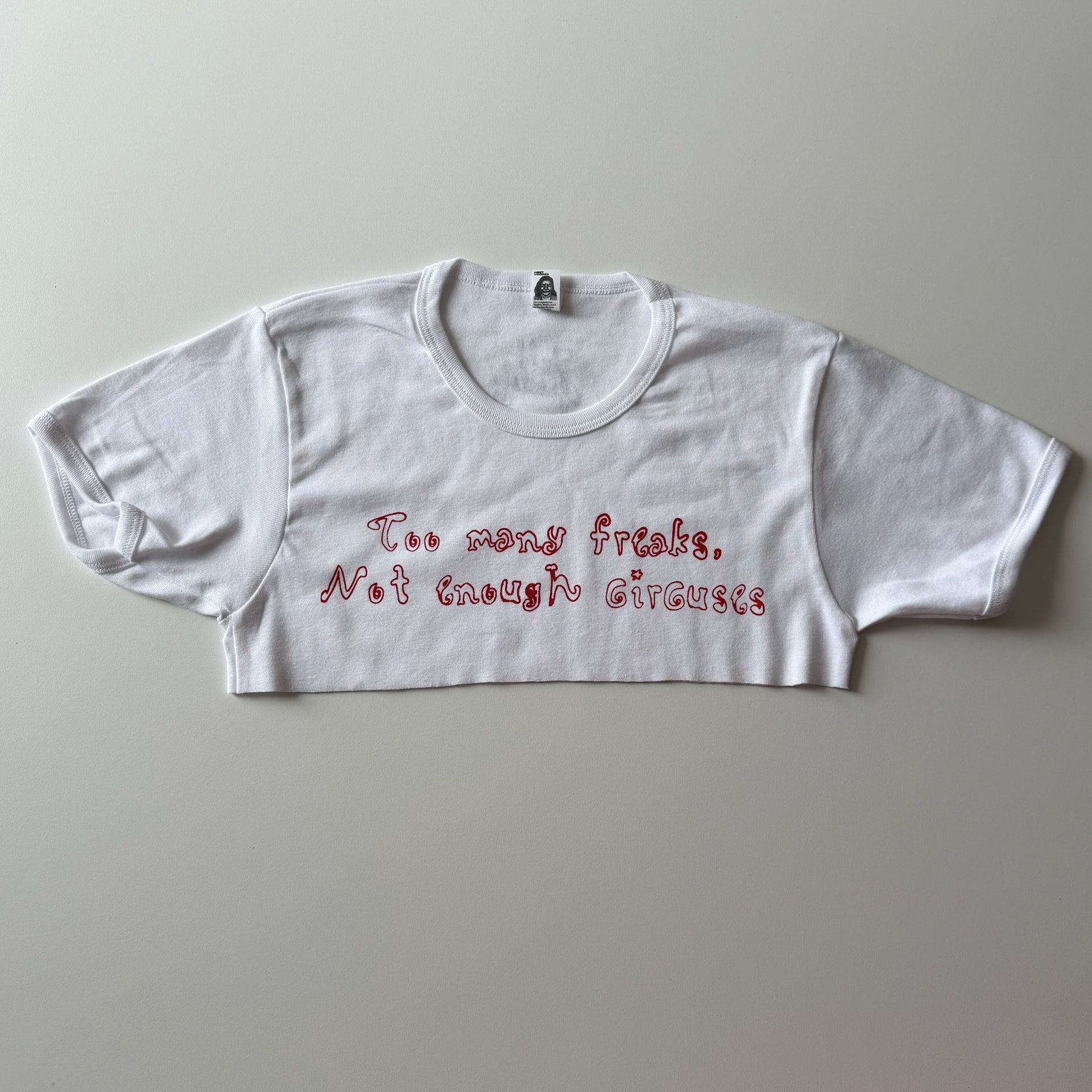 Too many freaks cropped tee - M