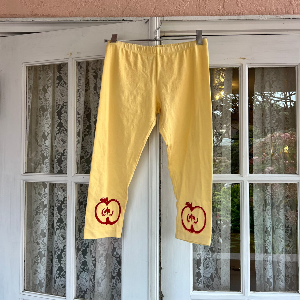 Apple leggings - M (RUNS SMALL)