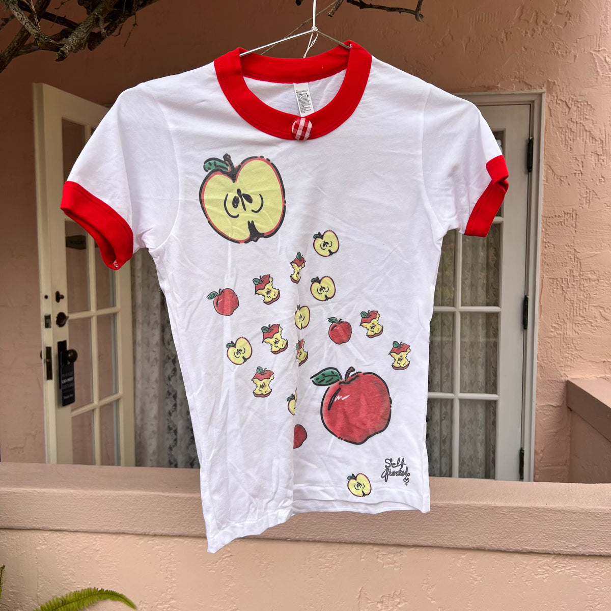 Apple ringer tee - S