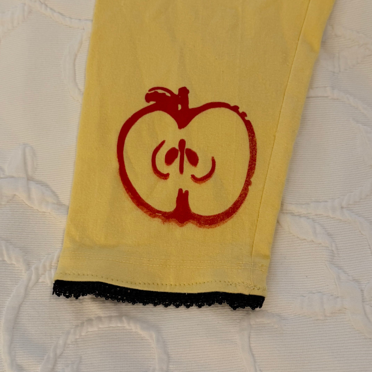 Apple leggings - M (RUNS SMALL)