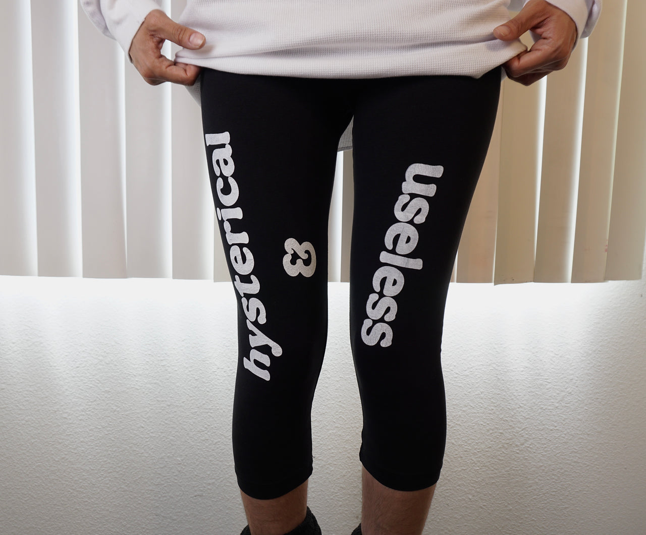 Hysterical & Useless capri leggings
