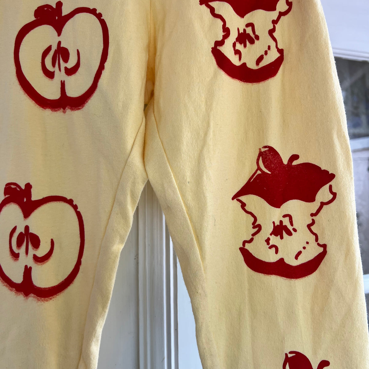 Apple leggings - XS (RUNS SMALL)