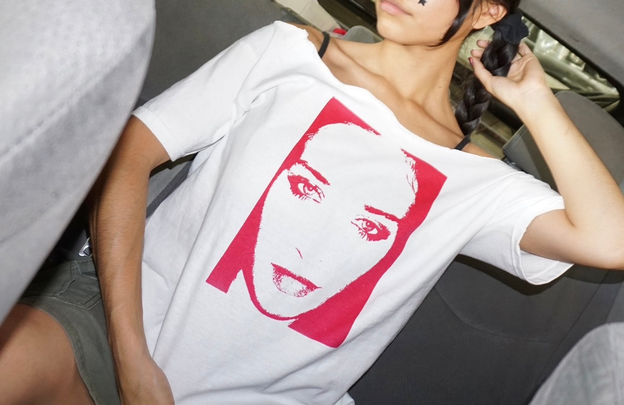 Fiona Apple off the shoulder cut tee