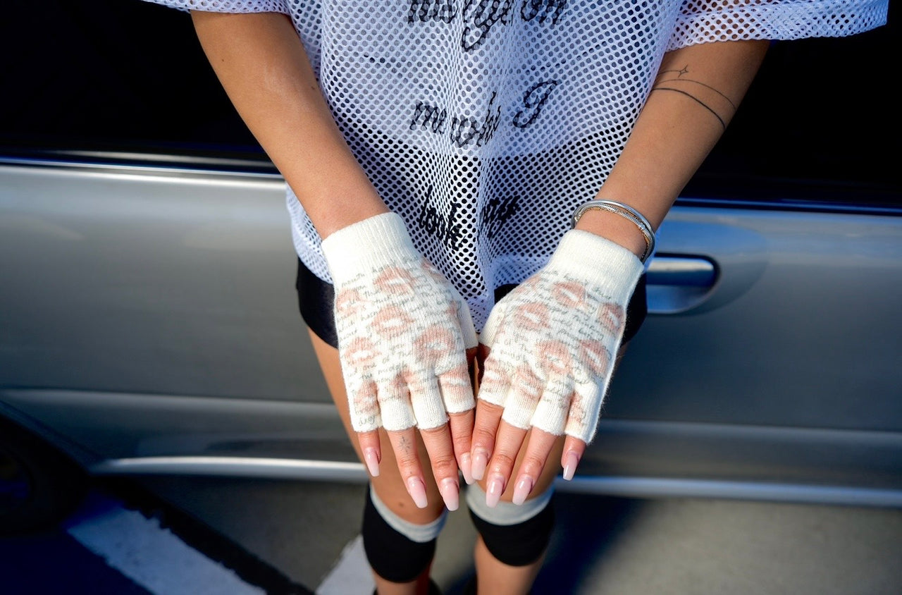 Love letter gloves