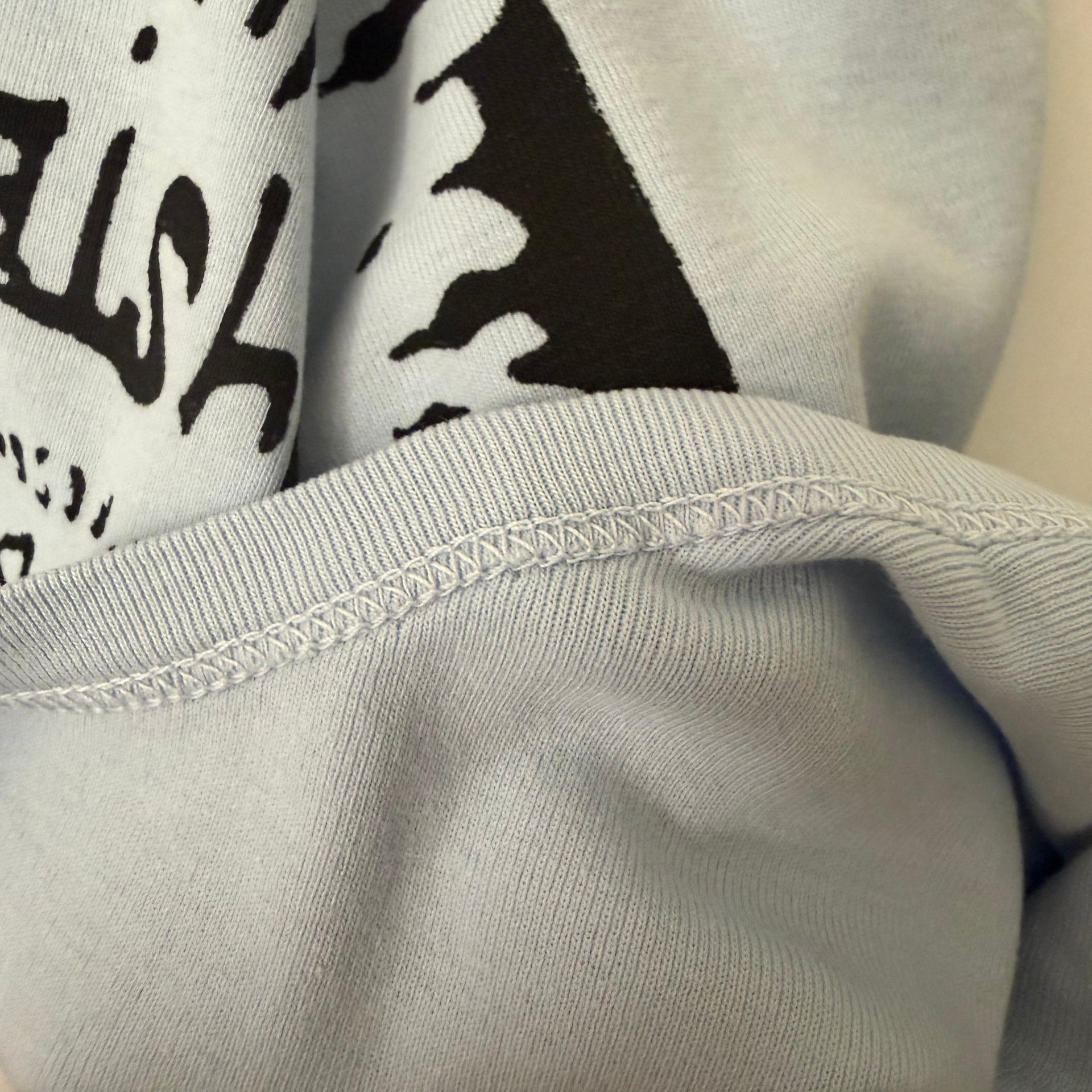 Mystery white boy tour baby tee - M